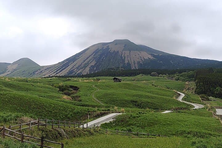 Mt Aso Crater and Kusasenrigahama Tour from Kumamoto Train Return — photo 4