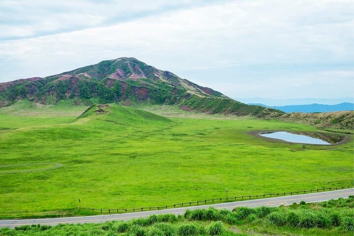 Kumamoto Castel, Mount Aso and Kusasenrigahama Tour from Fukuoka — photo 7