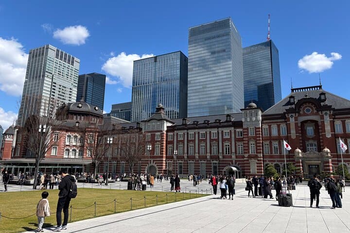 Imperial Palace and East Gardens Private Walking Tour in Tokyo — photo 11