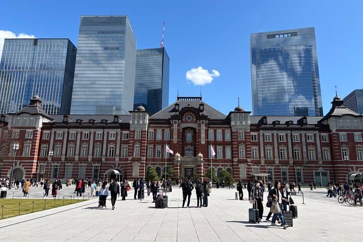 Imperial Palace and East Gardens Private Walking Tour in Tokyo — photo 12