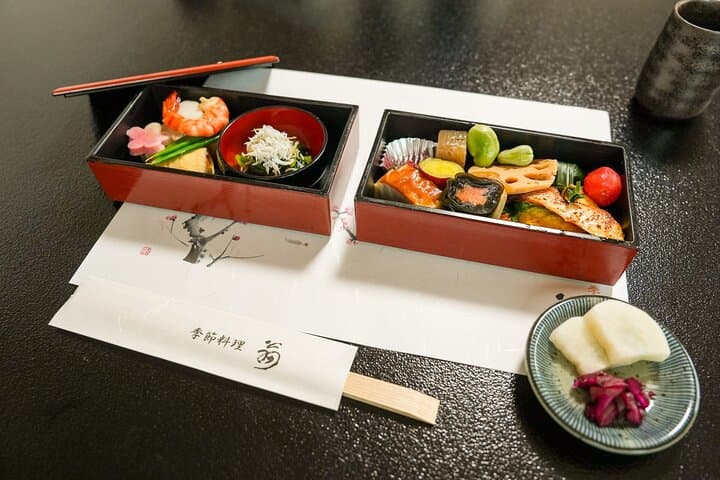 Nara and Osaka Highlights Private Day Trip with a Chartered Car — photo 10