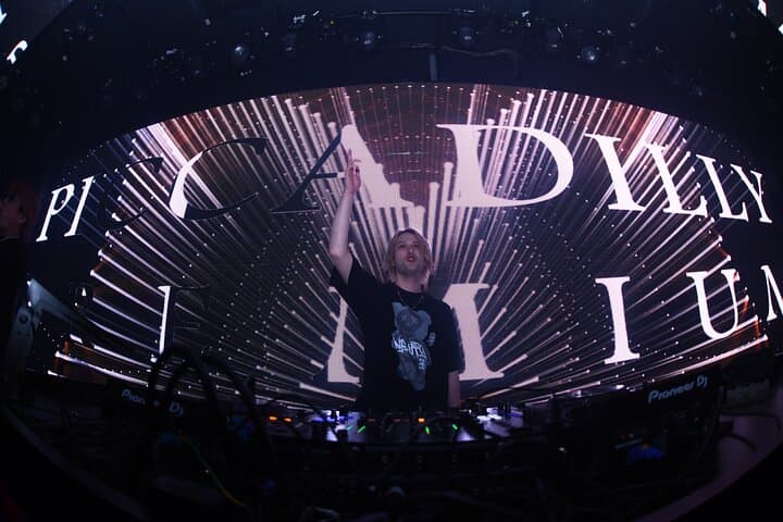 Osaka Umeda: PICCADILLY LIVE SHOW & NIGHTCLUB & VIP Plan — photo 16