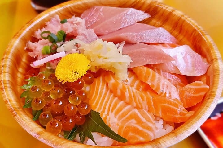 Tsukiji Food Strolling and Hama Rikyu Garden Walking Tour — photo 7