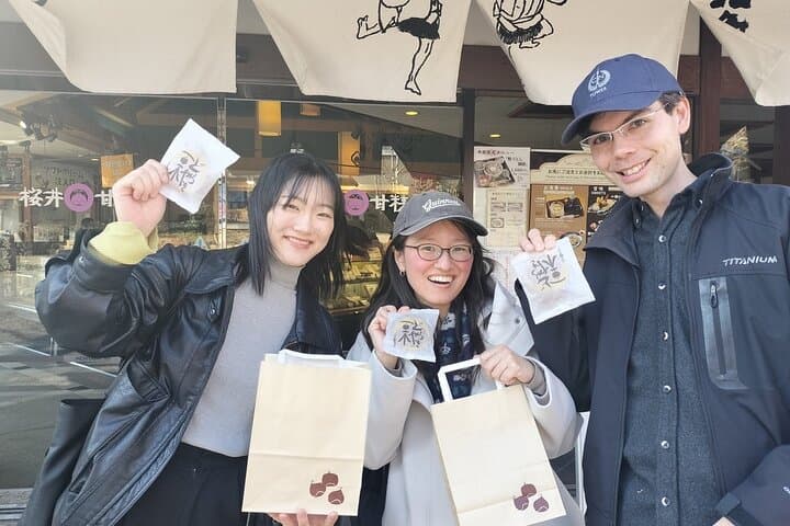 Half Day Walking Tour in Obuse Hokusai Local Specialties — photo 14