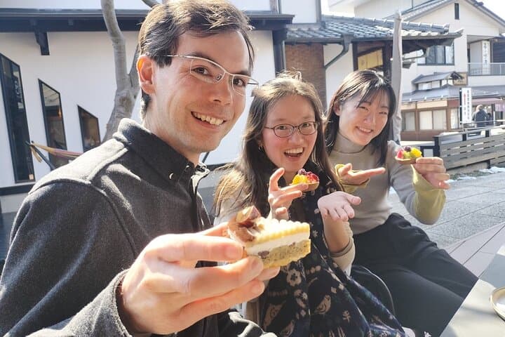 Half Day Walking Tour in Obuse Hokusai Local Specialties — photo 16