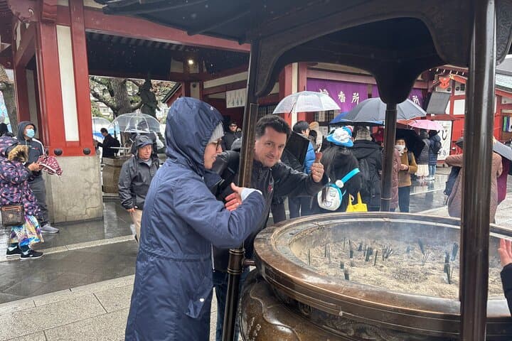 Tokyo: Private Asakusa & Senso-ji Temple Tour with 3 food stops — photo 12