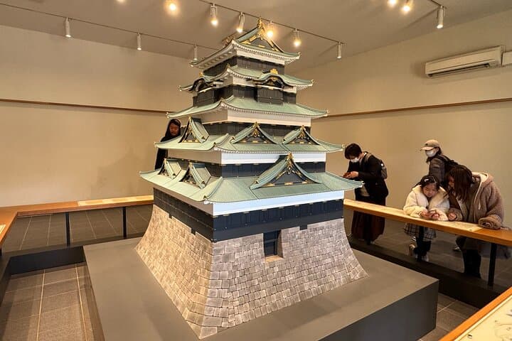 Tokyo: Edo Castle Ruins & Imperial Palace East Garden Guided Tour — photo 14