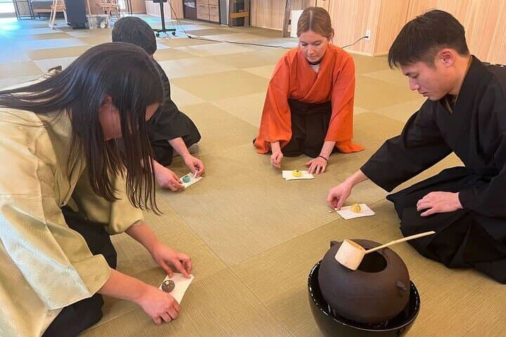 Friendly Tea Ceremony with Sakura Sweets Making in Tokyo — photo 12