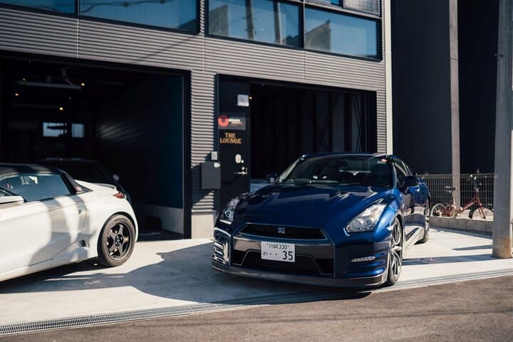 Guided Self Drive Night Tour Nissan R35 GTR Daikoku PA Wangan C1 — photo 2