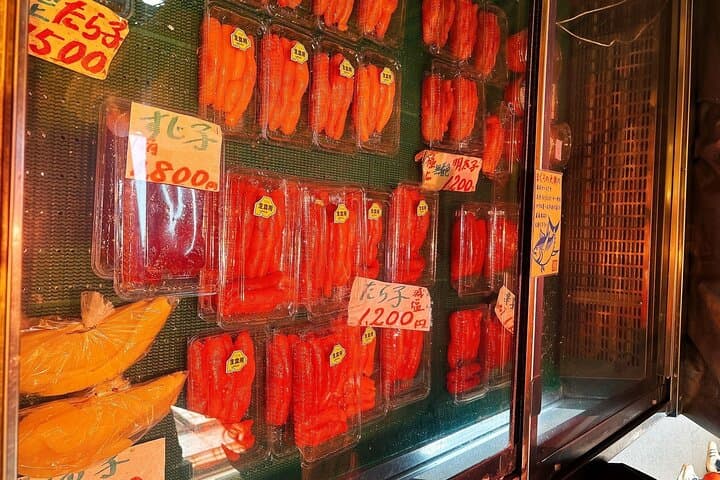 Tsukiji Food Strolling and Hama Rikyu Garden Walking Tour — photo 5