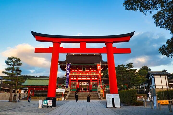 Hidden Secrets of Fushimi Inari: Bamboo Paths and Sake Village — photo 5