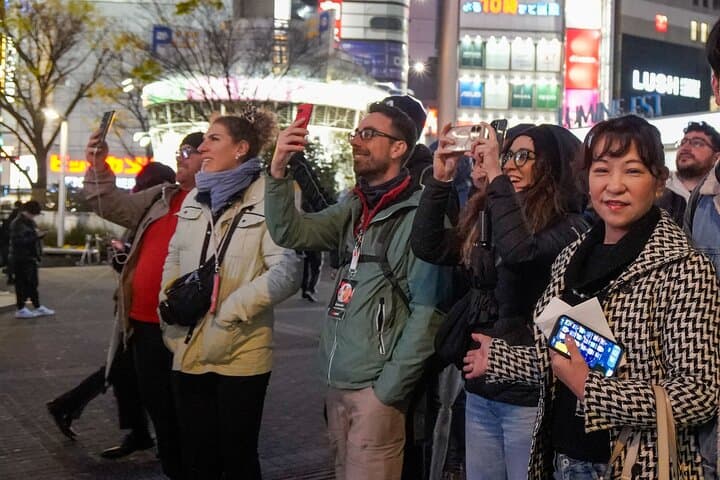 Tokyo Shinjuku Golden Gai Bar Hopping Night Tour — photo 15