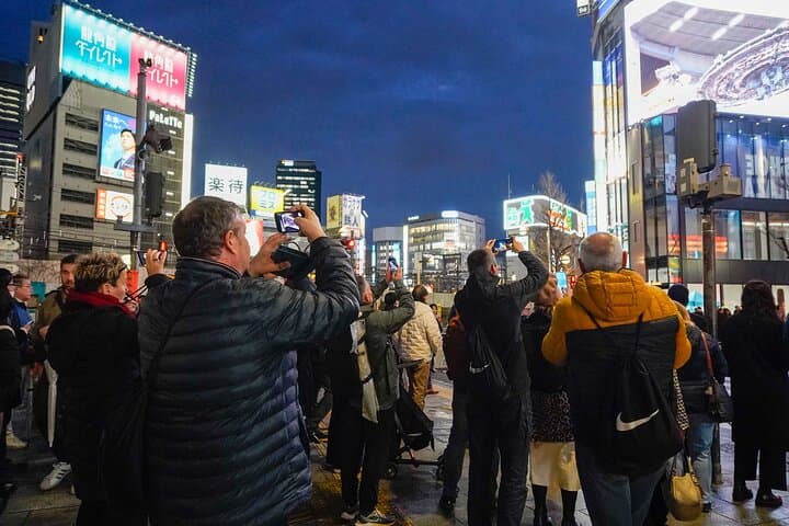 Tokyo Shinjuku Golden Gai Bar Hopping Night Tour — photo 17