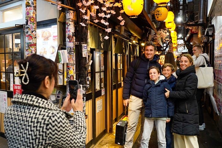 Tokyo Shinjuku Golden Gai Bar Hopping Night Tour — photo 6