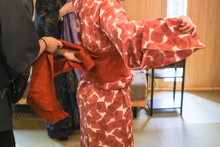Friendly Tea Ceremony with Sakura Sweets Making in Tokyo — photo 9
