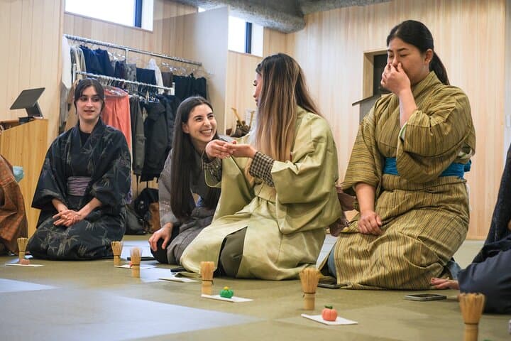 Friendly Tea Ceremony with Sakura Sweets Making in Tokyo — photo 10
