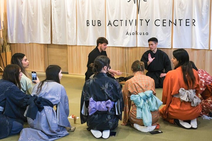 Friendly Tea Ceremony with Sakura Sweets Making in Tokyo — photo 11