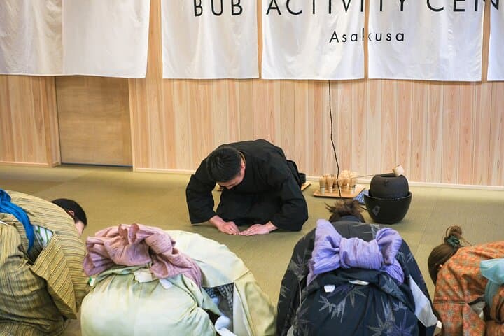 Friendly Tea Ceremony with Sakura Sweets Making in Tokyo — photo 19