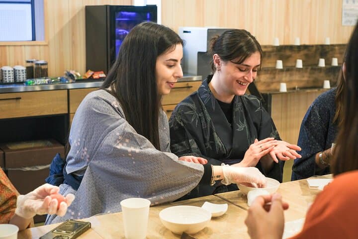 Friendly Tea Ceremony with Sakura Sweets Making in Tokyo — photo 14