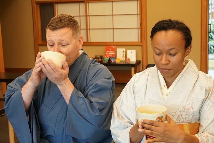 Kimono Dressing & Tea Ceremony Experience at a Beautiful Garden — photo 2