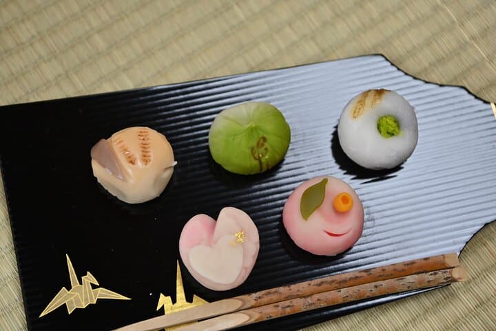 Learn Zen of Making tea Matcha,enjyoing Wagashi/Osaka Castle — photo 13