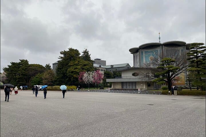 Imperial Palace and Political Landmarks The Heart of Tokyo Tour — photo 19