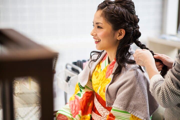 Wearing a Kimono a Traditional Japanese Outfit — photo 5