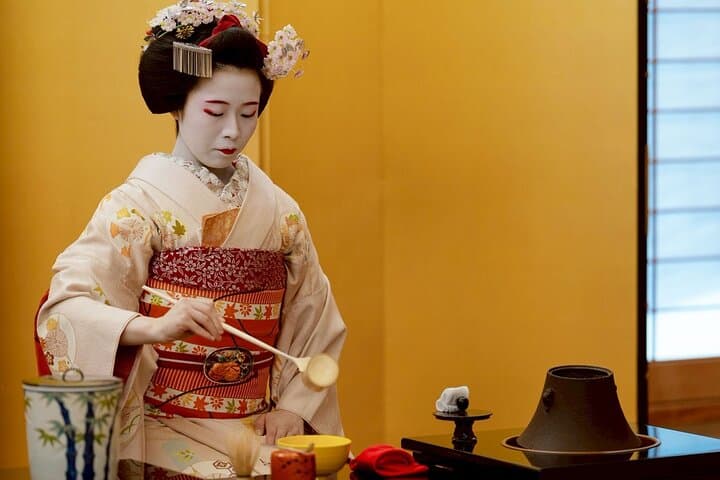 Maiko Dance and Tea Ceremony on a Noh Stage in Kyoto — photo 18