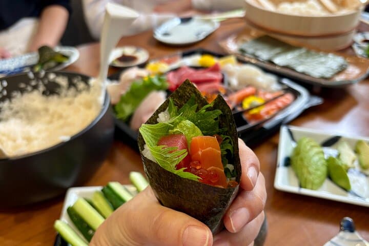 Old Town Nagata Tour with Sushi Roll Making — photo 12