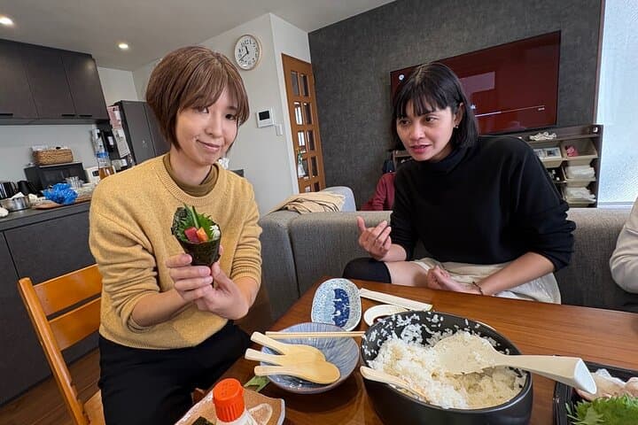 Old Town Nagata Tour with Sushi Roll Making — photo 10