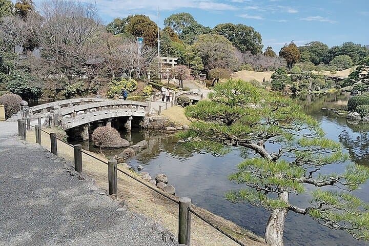 Explore Castles, Shrines, and Gardens in Kumamoto — photo 2