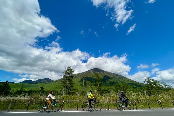 Nikko: Lake Chuzenji Hidden Beach E-Bike Tour with Lunch — photo 3