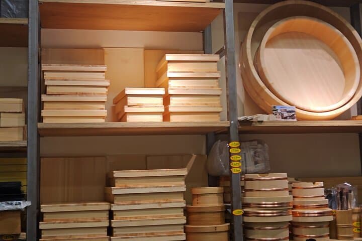 Behind the Scenes Toyosu Fish Market Tour & Luxury Sushi Lunch — photo 7