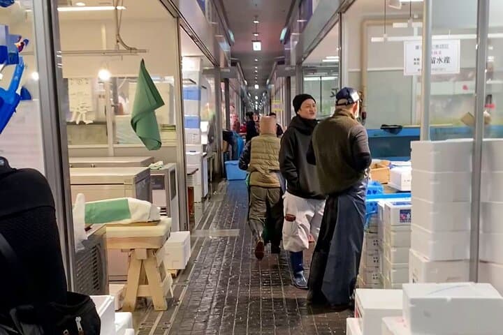 Behind the Scenes Toyosu Fish Market Tour & Luxury Sushi Lunch — photo 13