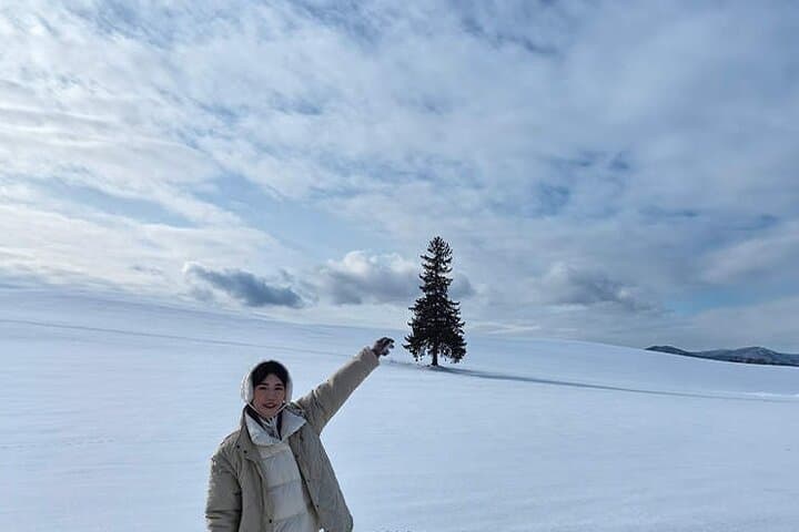 Asahiyama Zoo, Biei tree, Shirohige Falls and Blue Pond Day Tour — photo 6
