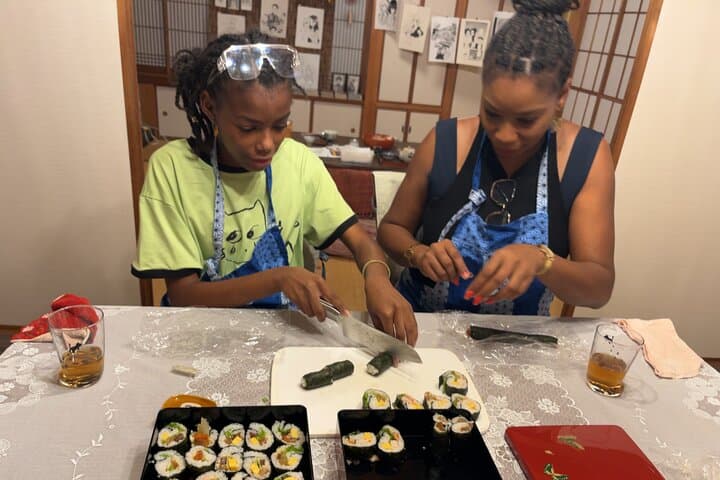 Yokohama: Sushi & Gyoza Cooking with Matcha & GreenTea Experience — photo 12