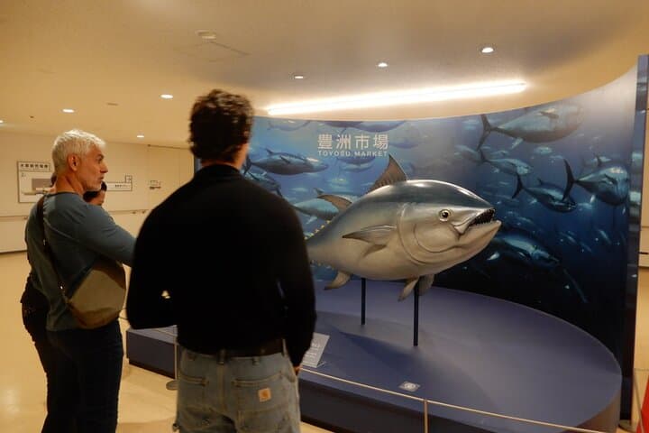 Tuna Auction in Toyosu and Tsukiji Fish Market Tour — photo 4