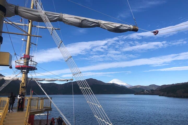 Mount Fuji Shopping Day Tour with Hakone Pirate Ship and Ropeway — photo 4