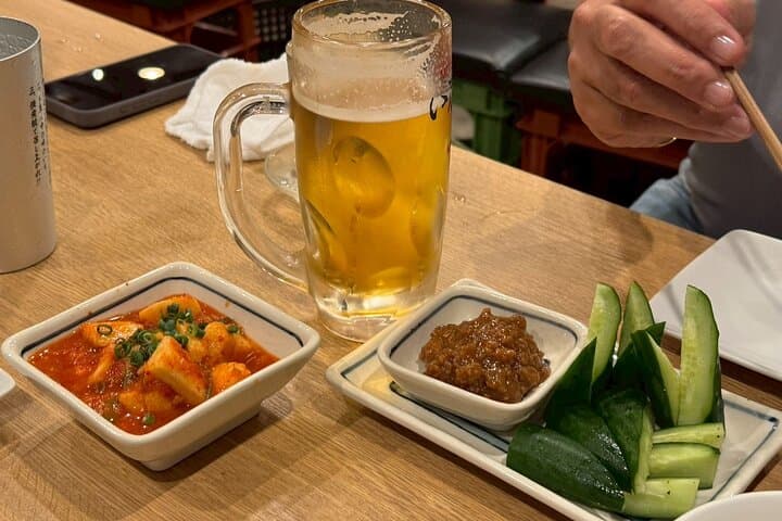 Tokyo Shinjuku Golden Gai Bar Hopping Night Tour — photo 11