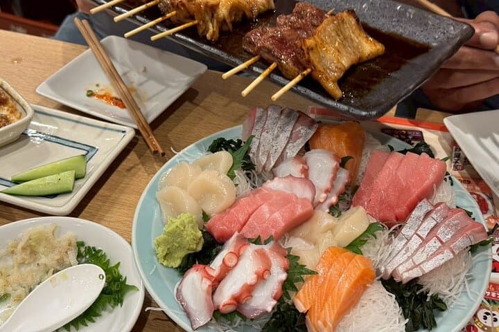 Tokyo Shinjuku Golden Gai Bar Hopping Night Tour — photo 14