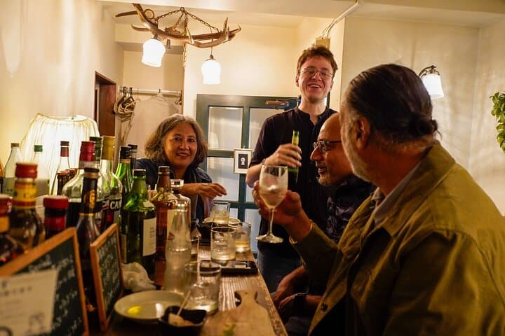 Tokyo Shinjuku Golden Gai Bar Hopping Night Tour — photo 7