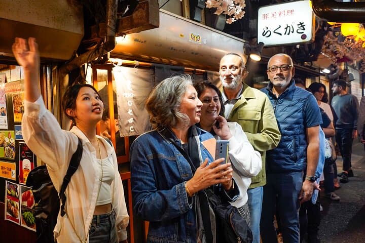 Tokyo Shinjuku Golden Gai Bar Hopping Night Tour — photo 2