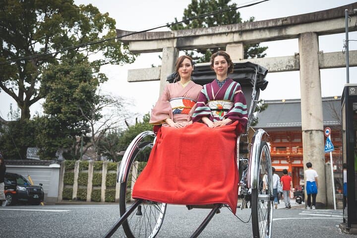 Explore Kyoto by private cab, kimono and rickshaw plan — photo 2