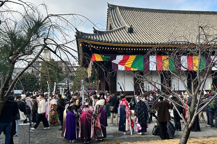 Early Morning Walking Tour: Historic Temples and Shrines — photo 9