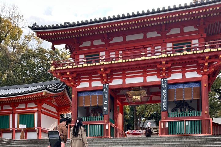 Early Morning Walking Tour: Historic Temples and Shrines — photo 2