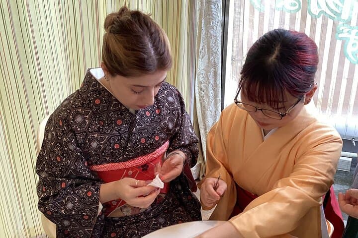 Authentic Kimono & hair styling by pro stylists + Japanese crafts — photo 4