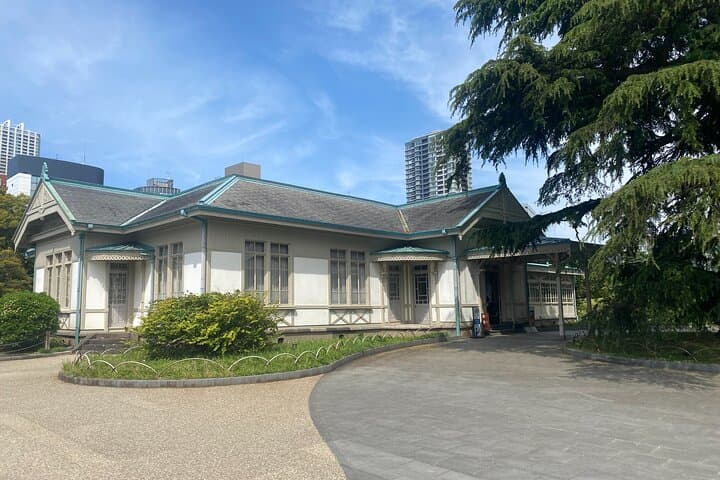 Discover the History of Shinjuku Gyoen – Private Walking Tour — photo 5