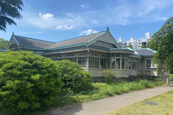 Discover the History of Shinjuku Gyoen – Private Walking Tour — photo 11