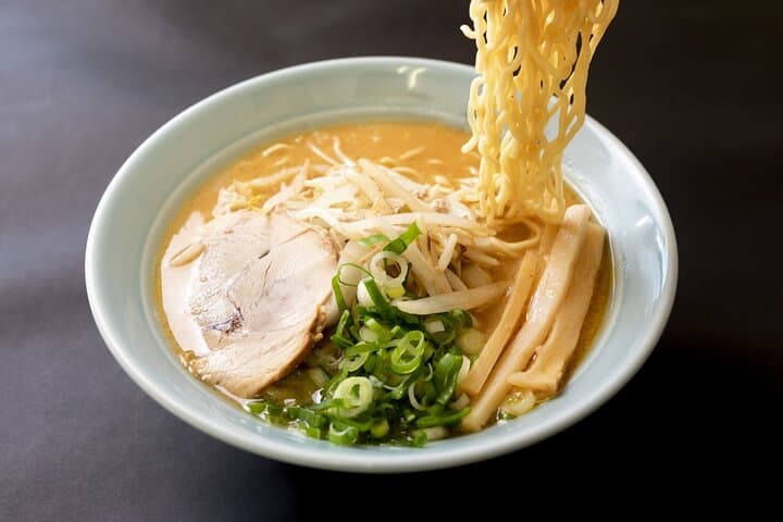 Himeji: Guided Ramen Tour with 2 Bowls of Ramen — photo 6