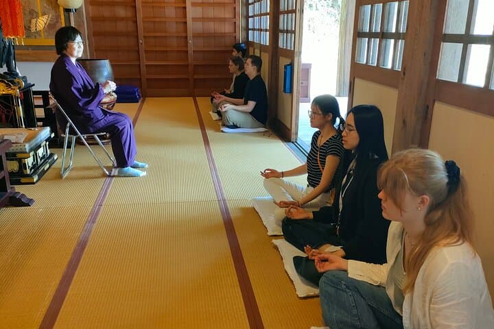 Buddhism Meditation, Statues Viewing Lunch Box Making at temple — photo 2